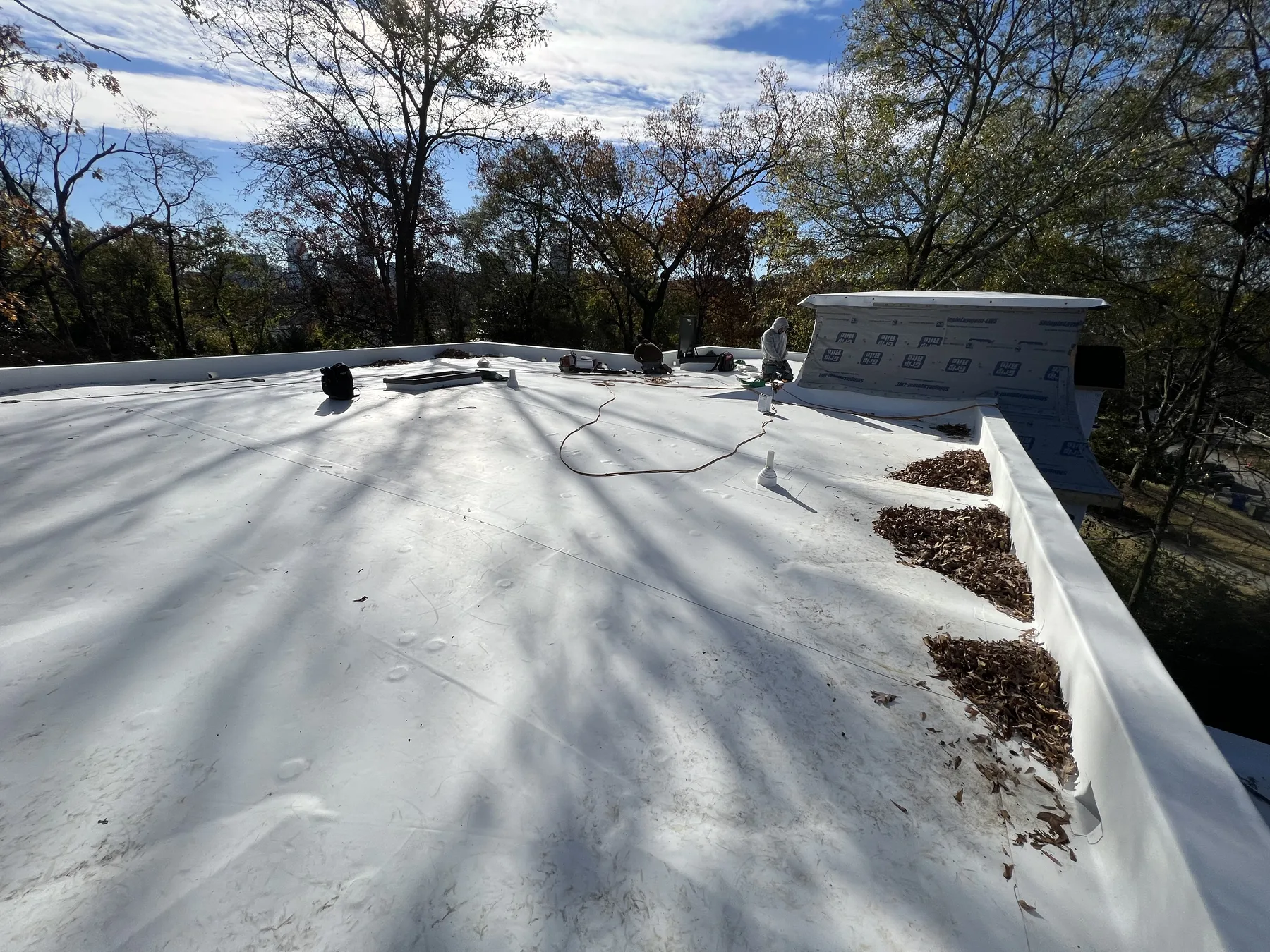 Low-slope TPO roofing detail